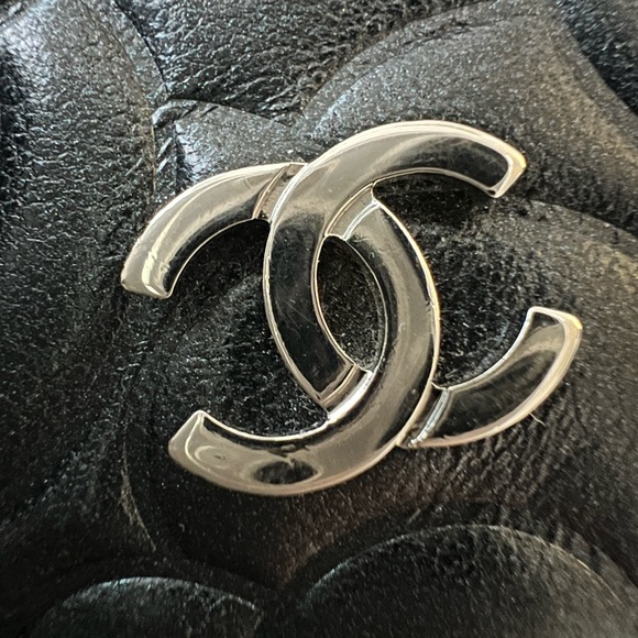 Auth Chanel Black Camellia Tri-fold Compact Wallet - Good Condition - Picture 13 of 16